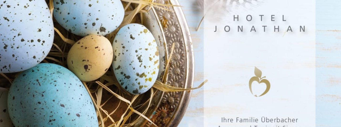 Happy Easter Week – 5 Nächte bleiben, nur 4 bezahlen Bunte Ostereier in einem Korb mit Text Frohe Ostern und Hotel Jonathan